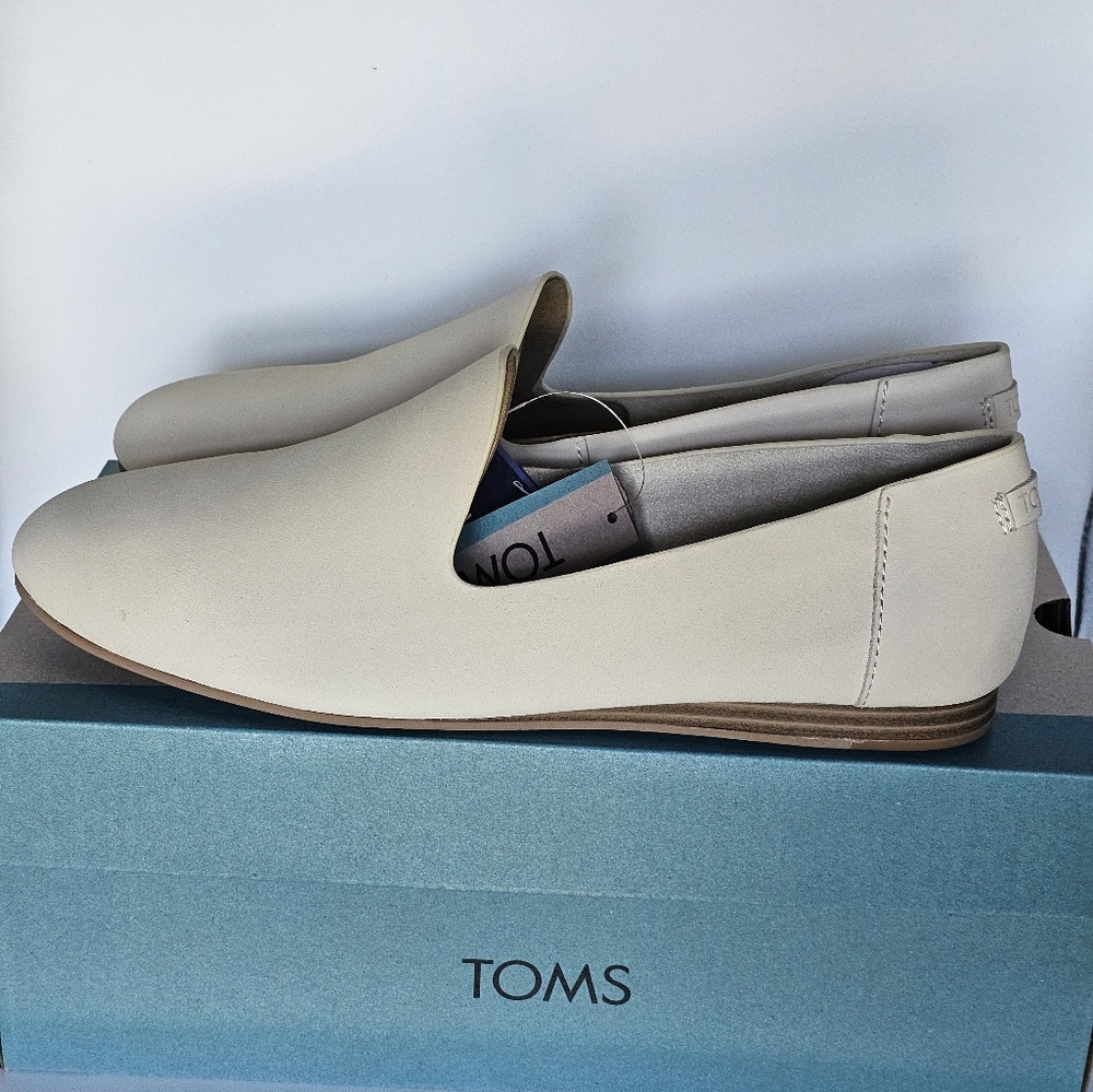 TOMS Womens Beige Slip-On Loafers Size 8